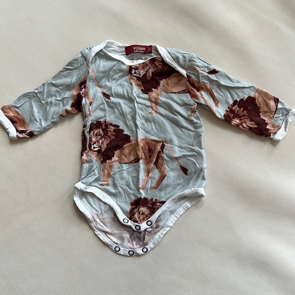 Milkbarn long sleeve lion onesie